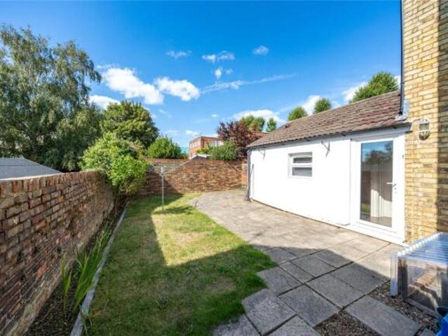 Flat for sale in Ringlestone, Midway