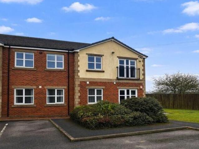 Flat for sale in West Yorkshire