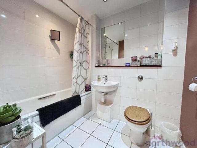 Flat for sale in Lee Bank, Greater Manchester