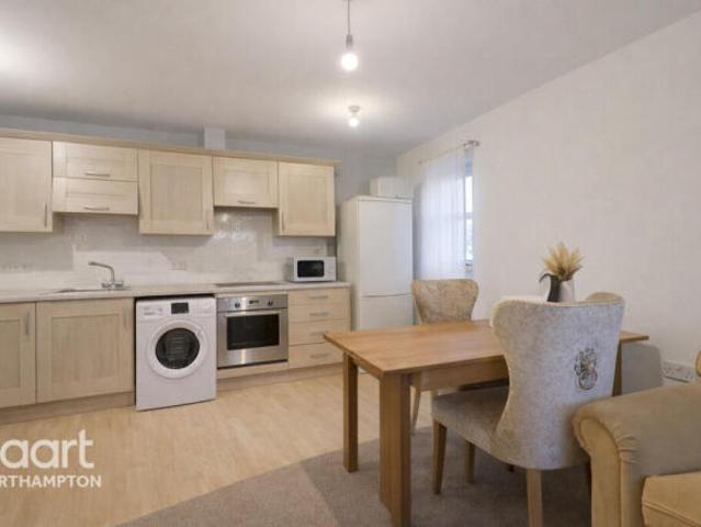 Flat for sale in Northampton, Northamptonshire