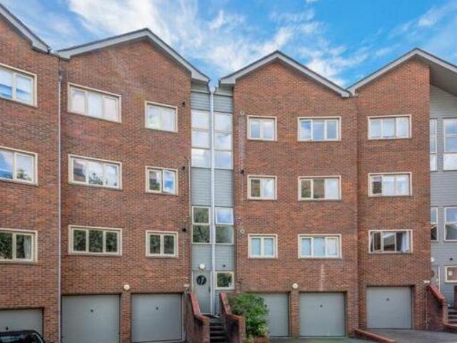 House for sale in Brentford End, Greater London