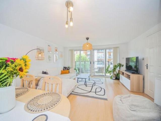 Flat for sale in Barton Stacey, Hampshire