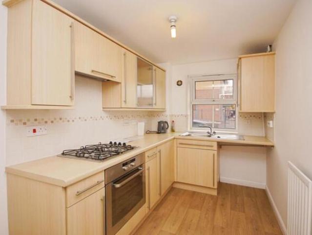 Flat for sale in Kingswood Foundation Estate, Bristol