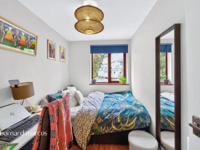 Flat for sale in London Borough of Lambeth, Greater London