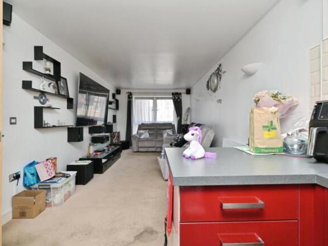 Flat for sale in Northampton, Northamptonshire