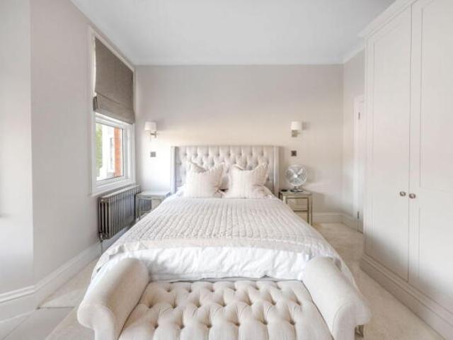 Flat for sale in Catford, Greater London