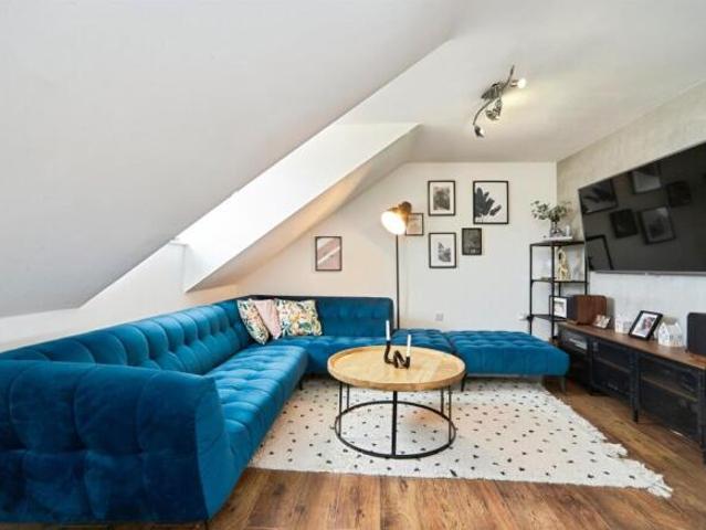 Flat for sale in Pudsey, West Yorkshire