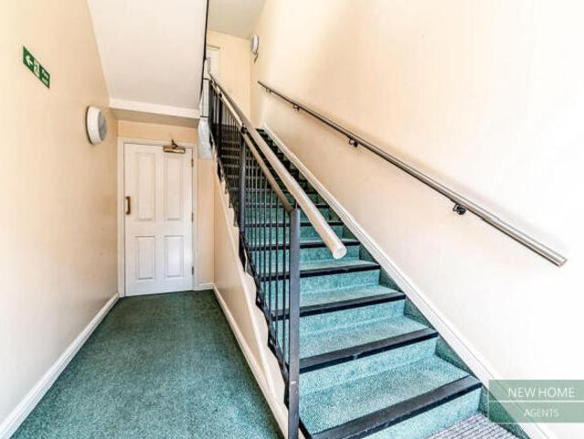 Flat for sale in Hounsome Fields, Priest Down