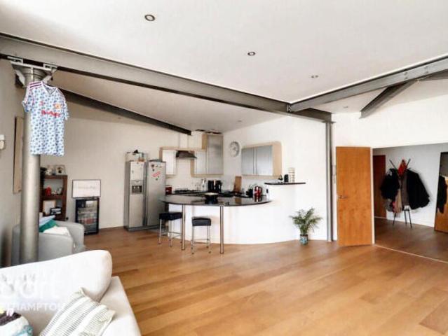 Flat for sale in Northampton, Northamptonshire