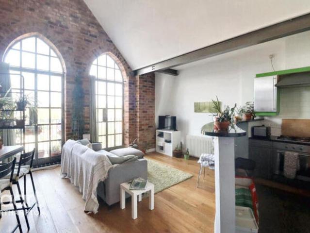 Flat for sale in Northampton, Northamptonshire