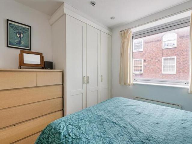 Flat for sale in Bromley-by-Bow, Bow