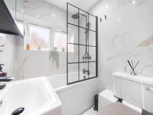 Flat for sale in Beckenham, Greater London