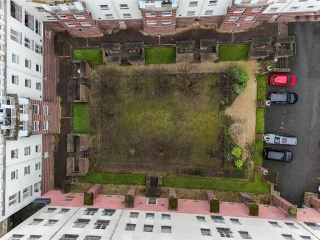 Flat for sale in Merchant City, Scotland