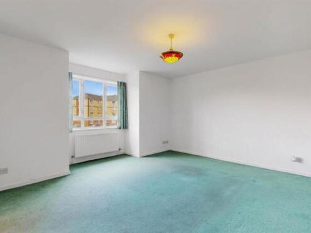 Flat for sale in Yoker, Scotland