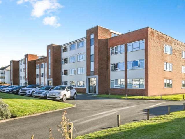 Flat for sale in Great Crosby, Sefton