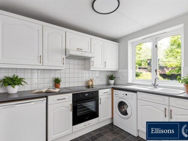 Flat for sale in Wimbledon, Greater London