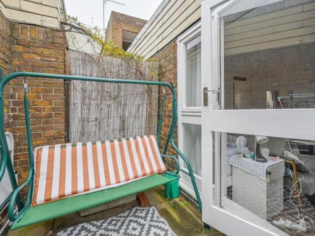 Flat for sale in Cat Hill