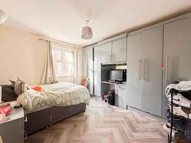 Flat for sale in Kingsway, Bath