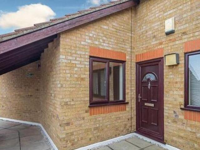 House for sale in Luton