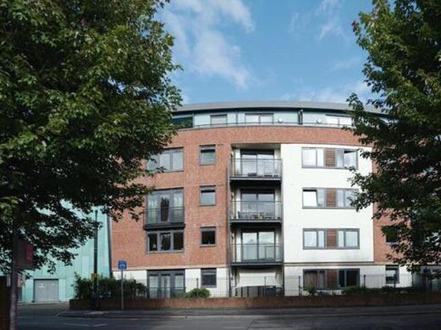 House for sale in Heol-las, Surrey