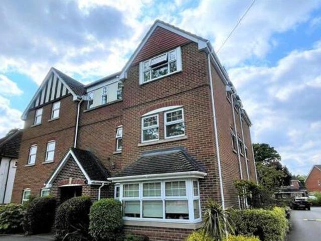 House for sale in Heol-las, Surrey