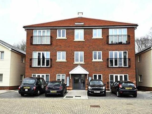 House for sale in Heol-las, Surrey