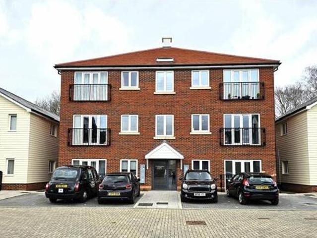 House for sale in Heol-las, Surrey