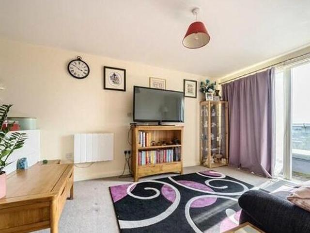 House for sale in Heol-las, Surrey
