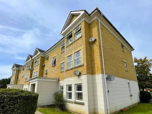 House for sale in Heol-las, Surrey