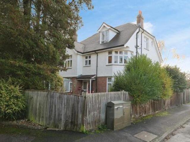 House for sale in Heol-las, Surrey