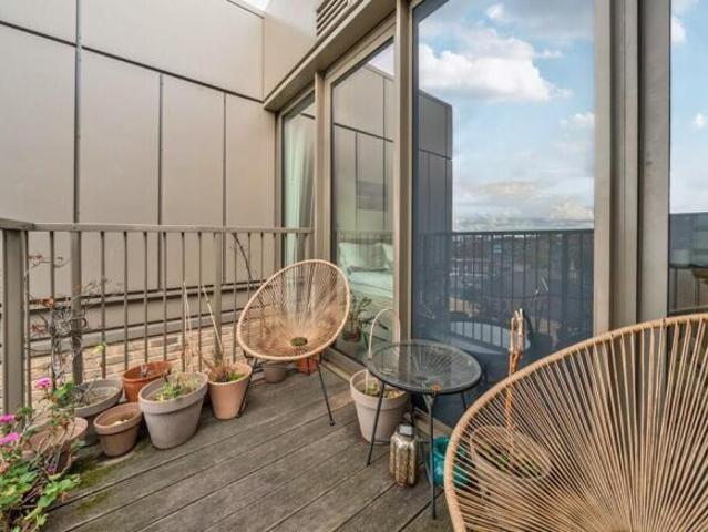 Flat for sale in Camberwell, Greater London