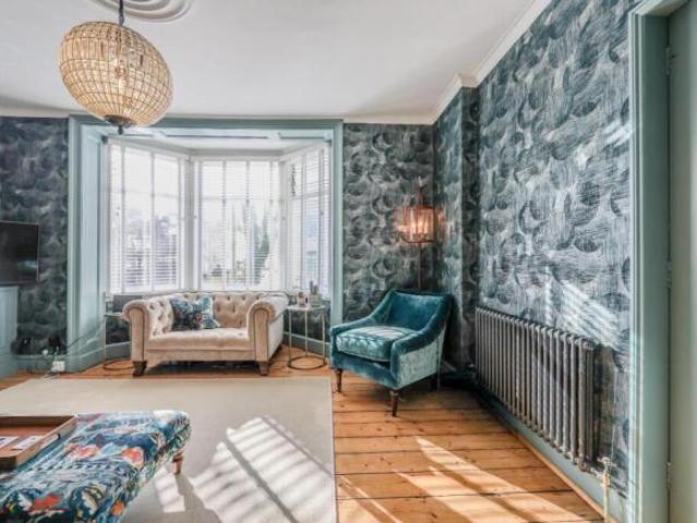 Flat for sale in Alton Barnes, Essex