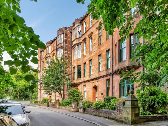 Flat for sale in Shawlands, Scotland
