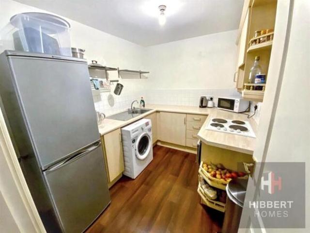Flat for sale in South Lane, West Yorkshire