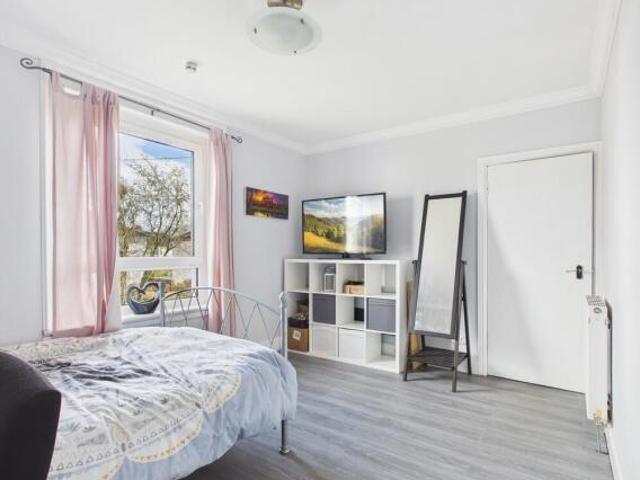 Flat for sale in Knightswood, Scotland