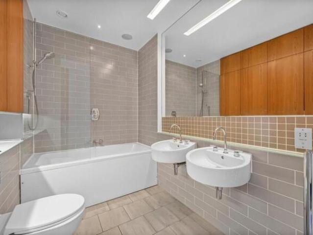 Flat for sale in Putney, Greater London