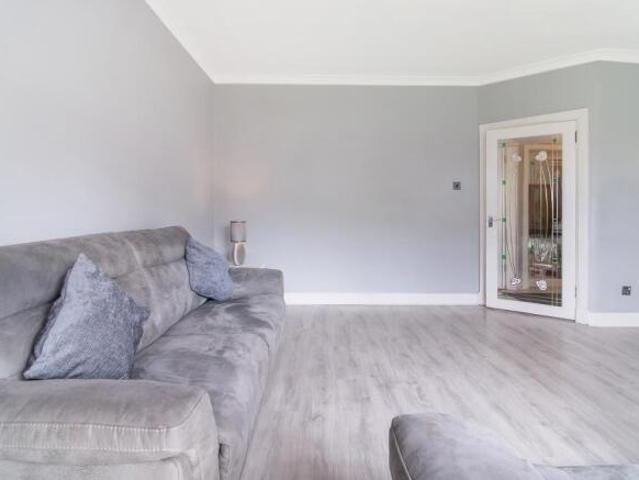 Flat for sale in Carntyne, Scotland