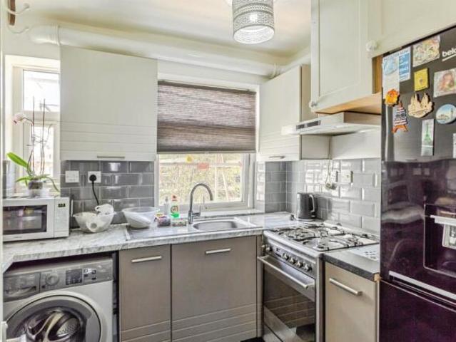 Flat for sale in Northampton, Northamptonshire