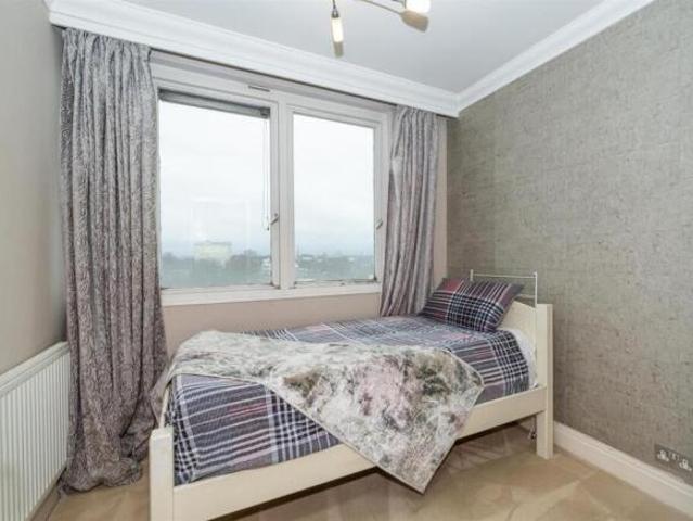 Flat for sale in Cat Hill