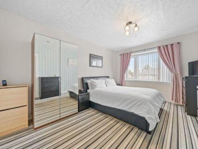 Flat for sale in Croftfoot, Scotland