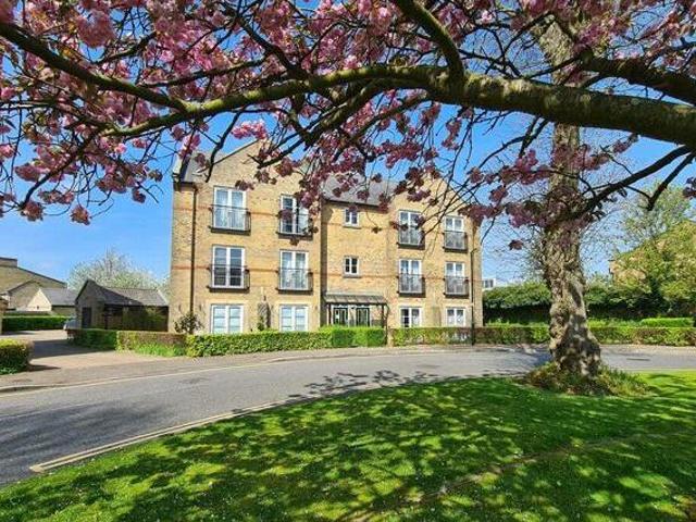 House for sale in Hillview, Surrey