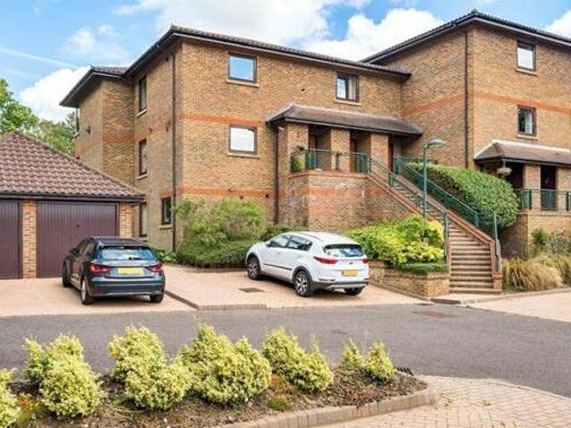 House for sale in Hillview, Surrey