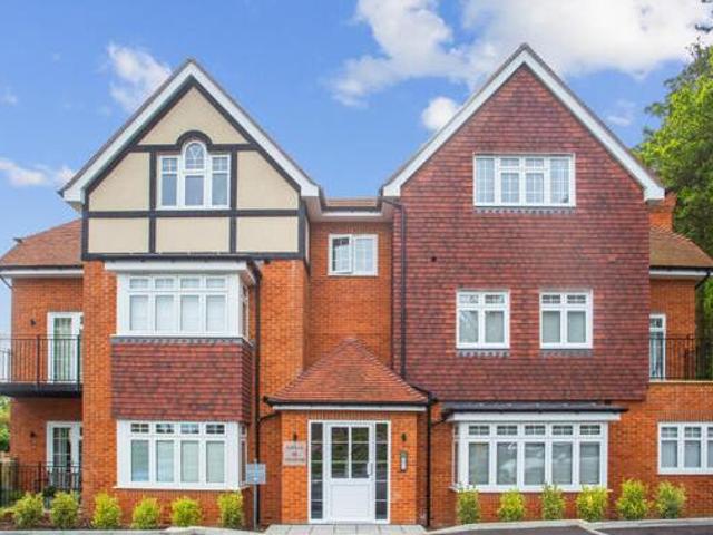 House for sale in Caterham Valley, Hillview