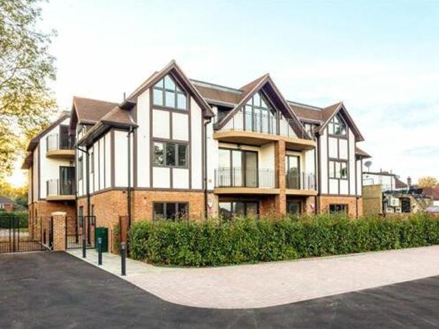 House for sale in Hillview, Surrey