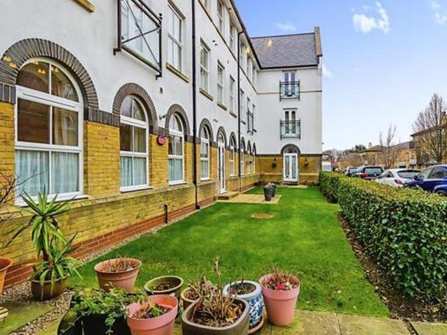 House for sale in Hillview, Surrey