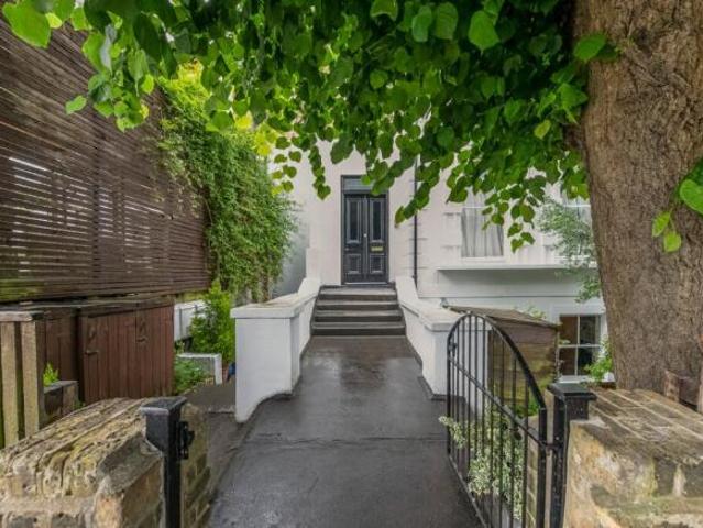 Flat for sale in Kentish Town, Greater London
