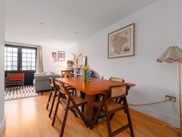 Flat for sale in Cat Hill