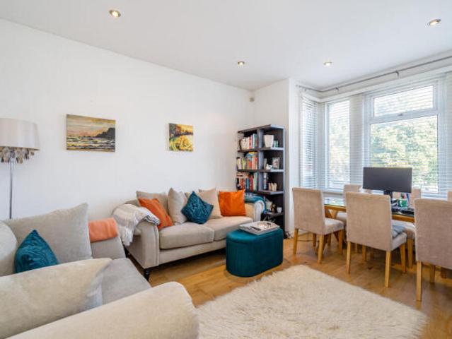 Flat for sale in Cat Hill