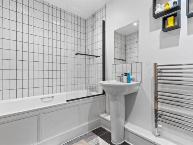 Flat for sale in Highbury, Greater London