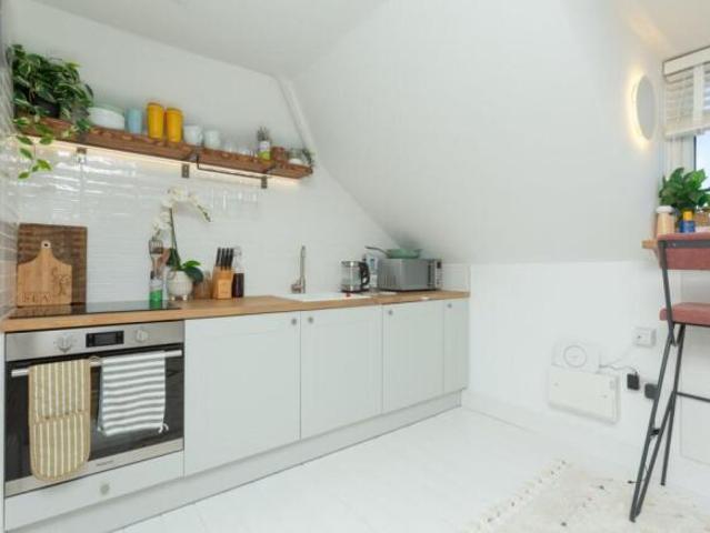 Flat for sale in Acol, Kent